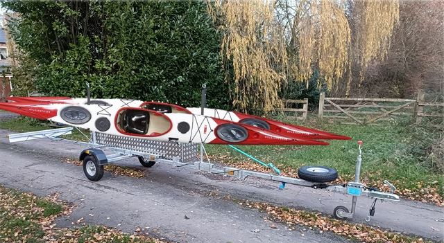 Trailer to carry 4 kayaks